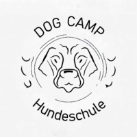 DogCamp Logo mit Hundegesicht